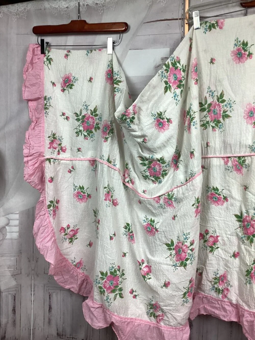 Vintage Floral Pink Ruffled Bedspread Coverlet Twin